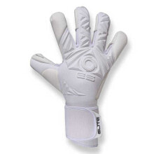 Goalkeeper gloves for football