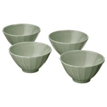 Dishes and salad bowls for serving