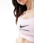 Nike – Trend – Kurzes Jersey-Oberteil in Schwarz und Rosa