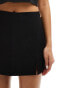 Stradivarius 90s mini skort in black Черный, XS - фото #5