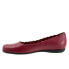 Фото #4 товара Trotters Sabine T2255-642 Womens Red Wide Leather Ballet Flats Shoes