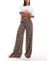 Фото #1 товара Pull&Bear leopard wide leg trousers in brown