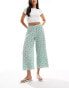 ASOS DESIGN plisse wide trouser culottes in green ditsy Grün mit Blümchenmuster, 42 - фото #1