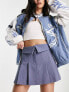 Фото #2 товара Bershka folded waistband pleated mini skirt in steel blue