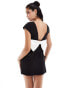 Фото #1 товара Forever New cap sleeve contrast bow back mini dress in black