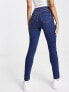 Фото #4 товара New Look lift and shape high waisted skinny jeans in authentic blue wash
