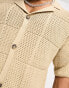 Jack & Jones – Locker geschnittenes Polohemd aus durchbrochenem Strickmaterial in Beige