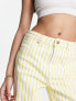 Фото #4 товара Wrangler mom straight fit striped jeans in yellow