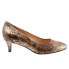 Фото #1 товара Trotters Fab T1905-263 Womens Gold Wide Leather Slip On Pumps Heels Shoes 6