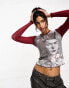 Фото #1 товара Reclaimed Vintage – T-Shirt aus rotem Netzstoff mit lizenziertem Frida Kahlo-Print