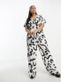 Фото #1 товара Vero Moda Curve wide leg jumpsuit in mono abstract print