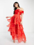 Collective The Label Petite – Exklusives Kleid in Rot mit abfallendem Saum hinten und drapierter Schulterpartie