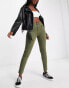 Miss Selfridge – Skinny-Jeans mit ausgefranstem Saum in Khaki