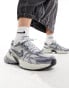 Фото #1 товара Nike V2K Run unisex trainers in platinum grey and silver