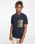 Фото #1 товара Timberland – Outdoor Heritage – T-Shirt in Marineblau mit Brusttasche mit Military-Muster