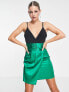 Женское мини-платье Collective The Label Exklusives Minikleid in Smaragdgrün mit tiefem Ausschnitt und geraffter Taille BLACK/EMERALD, US 4 - фото #1