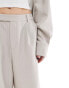 Фото #4 товара COLLUSION unisex co-ord relaxed wide leg tailored shorts in sand pinstripe