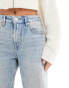 Фото #10 товара Stradivarius Petite wide leg dad jean in light vintage wash