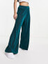 Фото #1 товара Urban Revivo plisse trousers in green