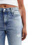 Фото #4 товара Calvin Klein Jeans cropped mom jeans in mid wash
