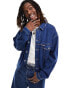 Фото #2 товара Tommy Jeans Aiden oversized denim trucker jacket in mid wash