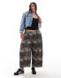 Фото #1 товара ASOS DESIGN Curve plisse wide trouser culottes in animal