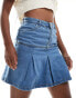 Фото #1 товара In The Style pleated denim mini skirt in blue