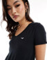 Фото #2 товара Hollister logo v-neck t-shirt in black