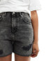 Фото #4 товара Tommy Jeans ultra high denim mom shorts in black wash