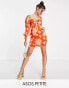 ASOS DESIGN Petite – Minikleid in Orange mit Blousonärmeln, Körbchendetail und großem Blumenmuster Rot geblümt, 44 - фото #1