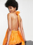 ASOS DESIGN Tall – Gestuftes Voile-Minikleid in Orange mit Neckholder-Träger und Bindedetail hinten