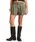 ფოტო #1 პროდუქტის Women's Rumpled Wide-Leg Chino Shorts