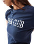 Фото #4 товара ASOS DESIGN – Knapp geschnittenes T-Shirt in Marineblau mit „Book Clup“-Grafikprint