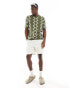 ASOS DESIGN knitted crew neck t-shirt in textured khaki wiggle pattern Зеленый, S - Chest 38 - фото #2