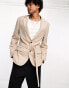 ASOS DESIGN – Eng geschnittener Blazer in Taupe mit Gürtel und feiner Struktur