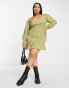 Фото #4 товара Daisy Street Plus square neck shirred mini dress in khaki ditsy