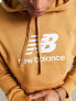 New Balance – Essentials – Fleece-Kapuzenpullover in Hellbraun mit Stapel-Logo