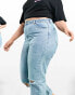 ASOS DESIGN Curve – Original – Mom-Jeans mit hohem Bund und Rissen in heller Waschung