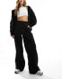 Фото #2 товара Tommy Jeans claire high rise wide cargo pant in black