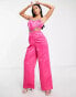 Collective The Label Petite Exclusive – Valentines – Jumpsuit in Rosa mit verziertem Herz-Design und weitem Bein