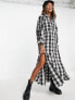 ASOS DESIGN – Maxi-Hemdblusenkleid aus Bouclé mit schwarz-weißem Karomuster