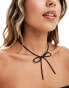 Фото #1 товара DesignB London beaded bow choker necklace in black