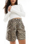 River Island tailored denim shorts in leopard print Коричневый, 40 - фото #5