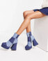 Lamoda – Absatzstiefel im Stil der 90er mit Patchwork-Design in Blau