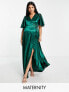 Фото #1 товара Little Mistress Maternity flutter sleeve satin maxi dress in emerald green