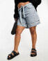 Фото #1 товара Vero Moda Curve tie waist denim shorts in light washed blue