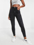Фото #1 товара Джинсы женские Stradivarius - Черные джинсы с узким кроем и очень высокой талией