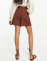 Фото #2 товара Influence tie waist linen look shorts in chocolate