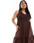 Фото #2 товара ASOS DESIGN Curve v-neck crinkle midi sundress with tiered skirt in chocolate