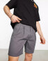 ASOS DESIGN – Mittellange Chino-Shorts in Grau mit Bundfalten